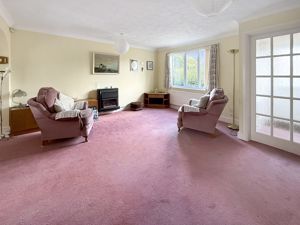 Lounge- click for photo gallery